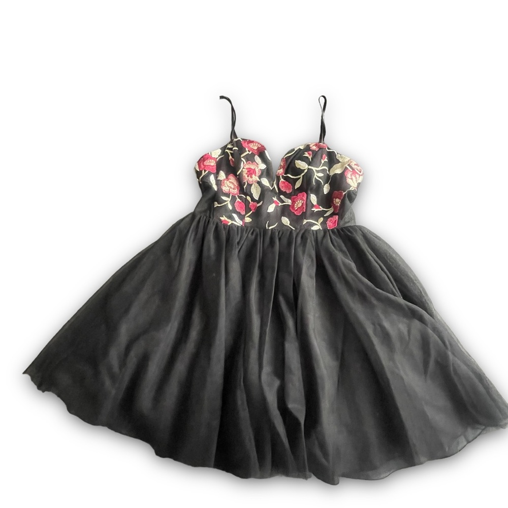 Social Code Black Embroidered Floral Tulle Lined Formal Dress Junior's Size 13
